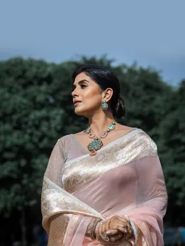 Sonali Kulkarni Pastel Saree Look