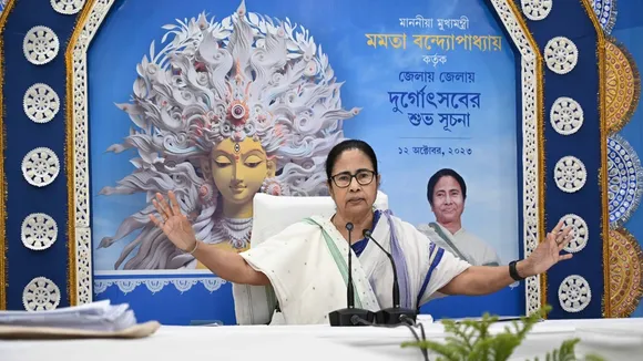 How is her leg injury Mamata Banerjee herself said by inaugurating durga puja pandal virtually , পায়ের চোটের কী অবস্থা ভার্চুয়ালভাবে পুজো মণ্ডপ উদ্বোধন করে জানালেন স্বয়ং মমতা ব্যানার্জী