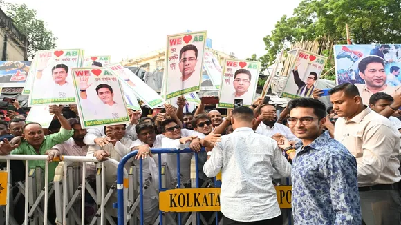abhishek banerjee birthday celebration at kalighat , কালীঘাটে জনতার মাঝে অভিষেক ব্যানার্জীর জন্মদিন উদযাপন