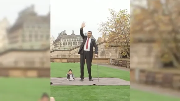 "Guinness World Record,world tallest man,world shortest man,world tallest and shortest men meet,GWR video,World Record,World Tallest man meets shortest,london,viral video