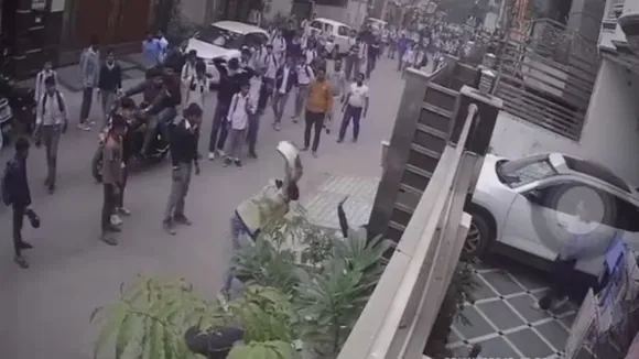 Delhi man chased and attacked, Delhi man attacked with stones and knife, Delhi horror, Delhi crime, crime in Delhi, Adarsh Nagar, Delhi news, latest news",