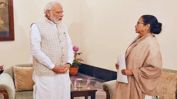 Mamata Banerjee replied on advice of Minister Giriraj Singh on outstanding issue of Bengal from the Center , বাংলার বকেয়া আদায়ে মন্ত্রী গিরিরাজ সিংয়ের পরামর্শ মেনে মোদীর সঙ্গে বৈঠক করবেন বাংলার মুখ্যমন্ত্রী? জবাব দিলেন মমতা ব্যানার্জী