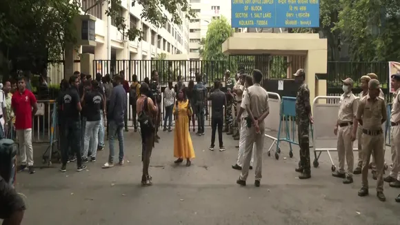 Youth beaten at ED Salt lake CGO Complex area, সল্টলেক সিজিও কমপ্লেক্স ইডি, যুবককে মারধর