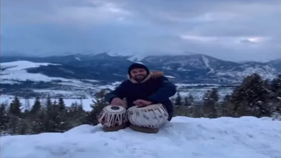 tabla cover of Mahiye Jinna Sohna in snow, tabla cover of Mahiye Jinna Sohna, Man playing tabla in snow, Mahiye Jinna Sohna, harsh goenka , amazing video, trending video, viral video, music video, "