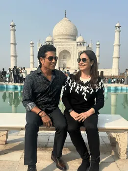 sachin-tendulkar-with-wife-anjali-at-taj-mahal