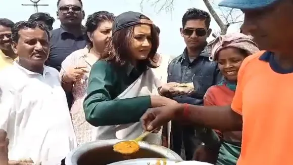 Rachana Banerjee Hooghly TMC candidate ghugni , দই'য়ের পর ঘুঘনিতে বুঁদ রচনা, বললেন- 'আমি তো শুধু খাওয়ার মধ্যেই আছি'