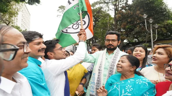 Ranaghat bjp mla mukutmoni mukutmani adhikari join tmc walks in tmc rally with abhishek banerje , তৃণমূলে যোগ দিলেন রানাঘাট দক্ষিণের বিজেপি বিধায়ক মকুটমণি অধিকারী