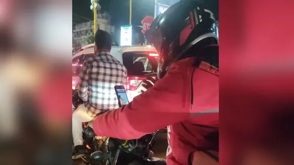 Zomato delivery Boy, Zomato delivery Boy studies for UPSC exam, traffic , hard work is priceless, Zomato, delivery Boy, Zomato news, delivery Boy news, viral news, viral video, trending video, hardwork, UPSC exam, Zomato delivery man, Zomato delivery agent, delivery Boy studies for UPSC exam"
