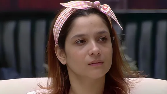 ankita lokhande local train