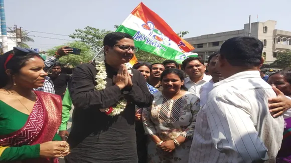 On first day of campaigning party leadership was not seen campaigning for TMC candidate Prasun Banerjee from Malda North lok sabha election 2024 , প্রথম দিনের প্রচারে দলীয় নেতৃত্বকে মালদা উত্তরের তৃণমূল প্রার্থী প্রসূন ব্যানার্জীর প্রচারে দেখা গেল না