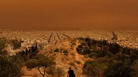 greece skyline orange sahara dust storm, গ্রীসের আকাশের রং কমলা
