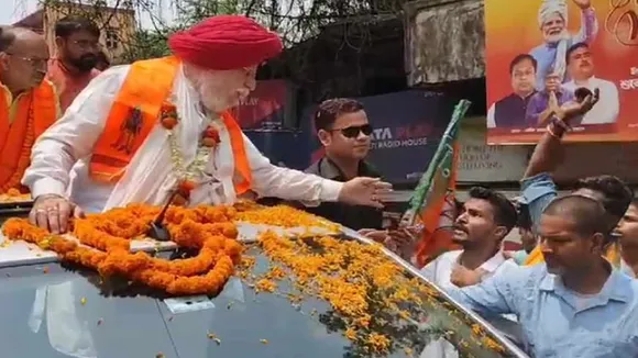 mla son of party is a cow smuggler BJP workers protested after seeing candidate s s ahluwalia lok sabha polls 2024, কুলটির বিধায়ক অজয় কুমার পোদ্দারের ছেলে গরু পাচেরের সঙ্গে যুক্ত প্রচারে এস এস আলুওয়ালিকা দেখেই বিক্ষোভ বিজেপি কর্মীদের