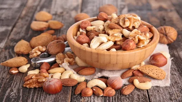 should you eat roast nuts and seeds or eat them raw