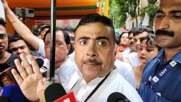 Suvendu criticizing the Tmc during dharna rally in front of the Raj Bhavan, রাজভবনের সামনে ধরনায় শুভেন্দু অধিকারী