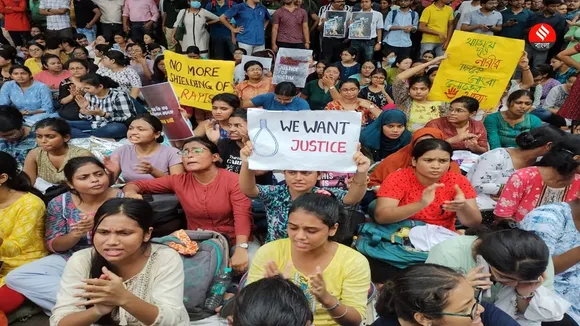 "RG Kar case, Kolkata, Bengali news of Kolkata, Police investigation, Kolkata, Kolkata police, Bengali news of Kolkata police, Security guard arrested, Doctor murder, Bengali news of murder, আরজি কর কাণ্ড, কলকাতা, কলকাতার বাংলা খবর, পুলিশি তদন্ত, কলকাতা, কলকাতা পুলিশ, কলকাতা পুলিশের বাংলা খবর, নিরাপত্তারক্ষী গ্রেফতার, চিকিৎসক খুন, খুনের বাংলা খবর, RG Kar Doctors Death, Kolkata News, Bangla News, Latest Bangla News, News in Bangla, Bengali News, Latest Bengali News, News in Bengali, আরজি কর হাসপাতালে চিকিৎসক খুন, Mamata Banerjee on RG Kar Doctors Death, Mamata Banerjee, মমতা ব্যানার্জি"