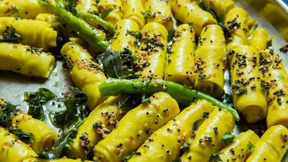Palak Khandvi recipe in Gujarati