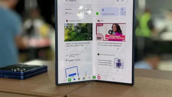 motorola notebook style foldable phone