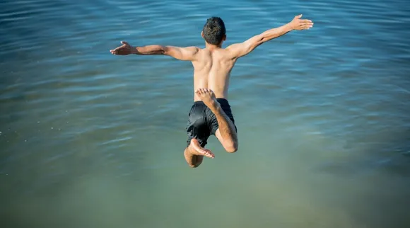 water jumping | people death drowning in water