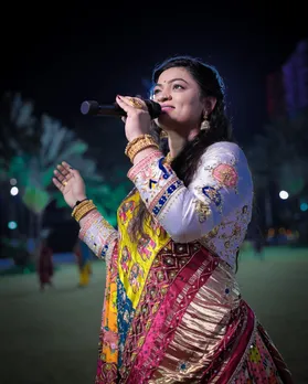 ગુજરાતી ગાયિકાઓની ગરબાની રમઝટ