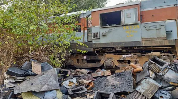 રેલવેએ ભંગાર વેચીને કરી રૂ.2500ની કમાણી, આટલા બધા રૂપિયાનું શું કરવામાં આવે છે?