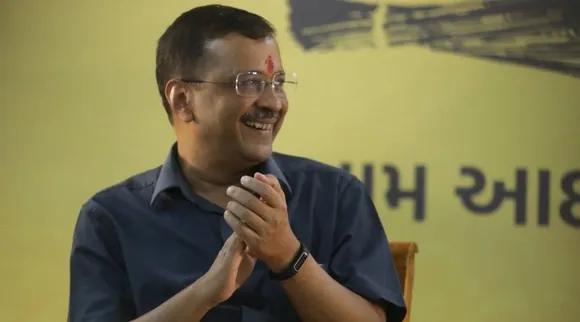 ગુજરાત:  ગરબા કાર્યક્રમમાં અરવિંદ કેજરીવાલ પર પાણીની બોટલ ફેંકાઈ, VIDEO વાયરલ