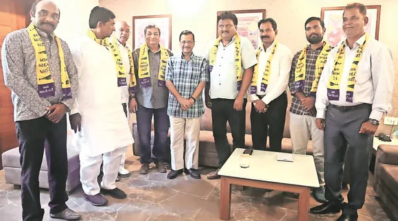 કોંગ્રેસનો છેડો ફાડીને AAPમાં જોડાનાર સુનિલ જાધવને 2011-12માં ભાજપ સરકારે આપ્યો હતો એવોર્ડ