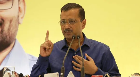 ગુજરાત વિધાનસભા ચૂંટણી : સુરતમાં વેપારીઓને અરવિંદ કેજરીવાલે કહ્યું- સરકાર આવી તો દિલ્હીની જેમ ગુજરાતમાં પણ બંધ કરાવીશું રેઇડ રાજ