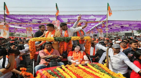 ગુજરાતમાં વિધાનસભા ચૂંટણી 2022: ઉમેદવારી પત્ર ભરતા સમયે હાર્દિક પટેલ અને ગેની બેન ઠાકોરનું શક્તિ પ્રદર્શન