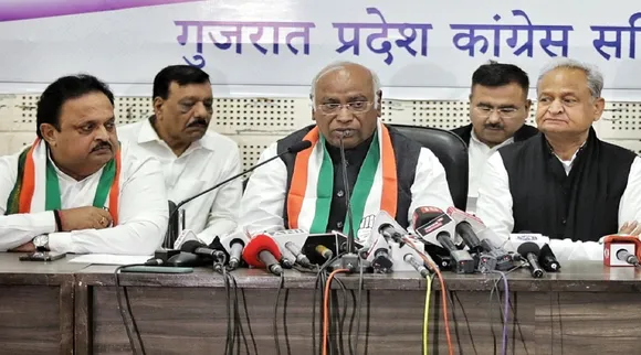 મલ્લિકાર્જૂન ખડગેએ પીએમ મોદીની સરખામણી રાવણ સાથે કરી, સંબિત પાત્રાએ કહ્યું- કોંગ્રેસને ગુજરાતના લોકો પાઠ ભણાવશે