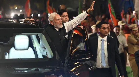 સુરતમાં રોડ શો પછી પીએમ મોદીએ કહ્યું- નવી પેઢીએ અમદાવાદ અને સુરતમાં સીરિયલ બોમ્બ બ્લાસ્ટ જોયા નથી, આતંકવાદીઓના શુભચિંતકોથી સાવધાન રહો