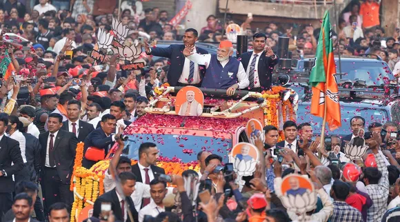 ગુજરાત વિધાનસભાની ચૂંટણી : પીએમ નરેન્દ્ર મોદીનો અમદાવાદમાં ભવ્ય રોડ શો યોજાયો, મોટી સંખ્યામાં લોકો ઉમટ્યા