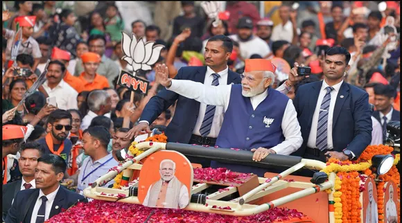 અમદાવાદમાં PM મોદીના રોડ-શોમાં કાફલાને રોકીને એમ્બ્યુલન્સને રસ્તો અપાયો, જુઓ વીડિયો