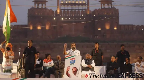 ભારત જોડો યાત્રા : રાહુલ ગાંધીએ લાલ કિલ્લાથી કેન્દ્ર પર સાધ્યું નિશાન, કહ્યું - પીએમ પર લગામ, આ અંબાણી-અદાણીની સરકાર