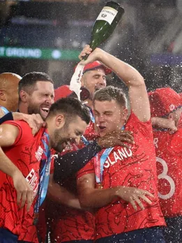 Sam-Curran-instagram-03