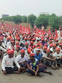 ખેડૂતો મુંબઈ તરફ કૂચ કરી રહ્યા છે