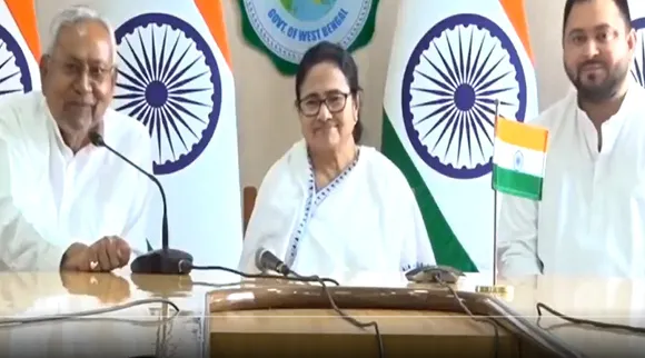 Nitish-mamata banerjee