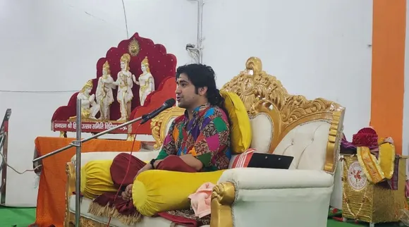 Bageshwar Dham baba Dhirendra Shastri profile : બાગેશ્વર ધામ સરકાર ધીરેન્દ્ર શાસ્ત્રી આજથી ગુજરાત પ્રવાસે છે. તો જોઈએ કોણ છે ધીરેન્દ્ર શાસ્ત્રી, તેમના પરિવારમાં કોણ છે, તેમનું એજ્યુકેશન કેટલું વગેરે વગેરે બધુ જ