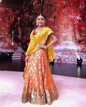 madhuri dixit | madhuri dixit kissing scene vinod khanna | madhuri dixit photos