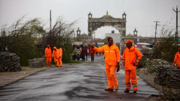 બિપરજોય વાવાઝોડું તારાજી પછીના દ્રશ્યો (EXPRESS PHOTO BY BHUPENDRA RANA)