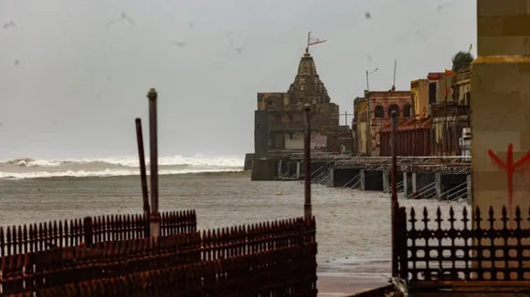 Cyclone Biparjoy Landfall and Heavy Rain, Express photo by Nirmal Harindran