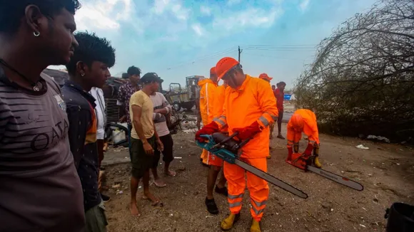 બિપરજોય વાવાઝોડું તારાજી પછીના દ્રશ્યો (EXPRESS PHOTO BY BHUPENDRA RANA)