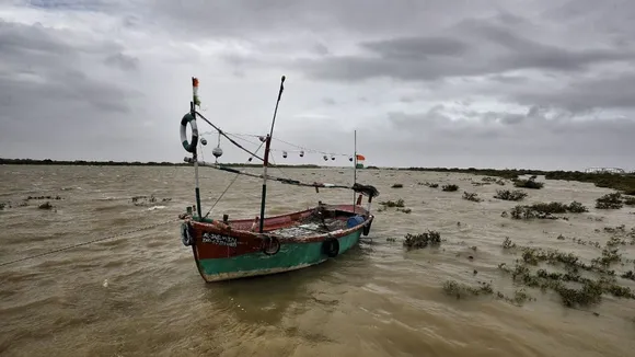 Cyclone Biparjoy Landfall and Heavy Rain, Express photo by Nirmal Harindran