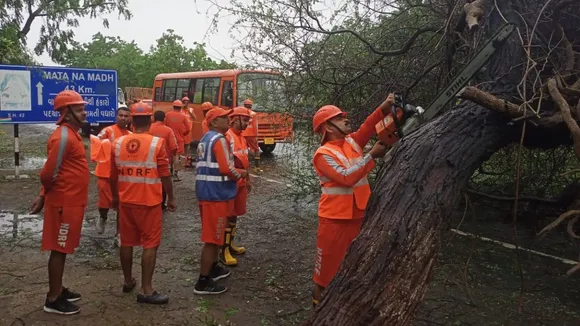 બિપરજોય વાવાઝોડું તારાજી પછીના દ્રશ્યો (EXPRESS PHOTO BY BHUPENDRA RANA)