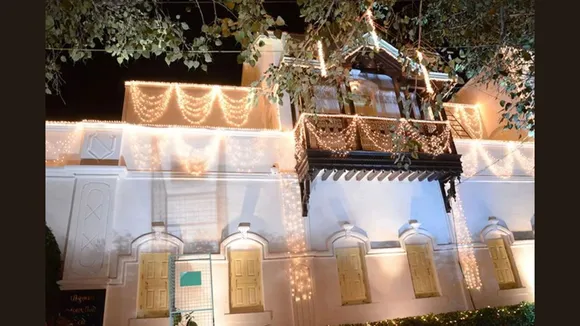 Ambani family House visit in  chorwad Gujarat : અંબાણી પરિવારનું ઘર અંદરથી જોવાનો મોકો તમને પણ મળી શકે છે. તેની માટે તમારે ગુજરાતના ચોરવાડ ગામ જવું પડશે. અહીં તમે અંબાણી પરિવારનું વારસાગત ઘર (Ambani Chorwad house) માત્ર 2 રૂપિયામાં અંદરથી જોઈ શકશો. જે હાલમાં ધીરૂભાઈ અંબાણી મેમોરિયલ (dhirubhai ambani memorial) માં ફેરવવામાં આવ્યું છે.