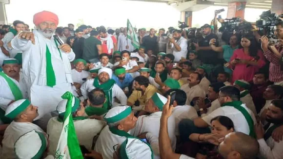 Wrestlers Protest Rakesh Tikait