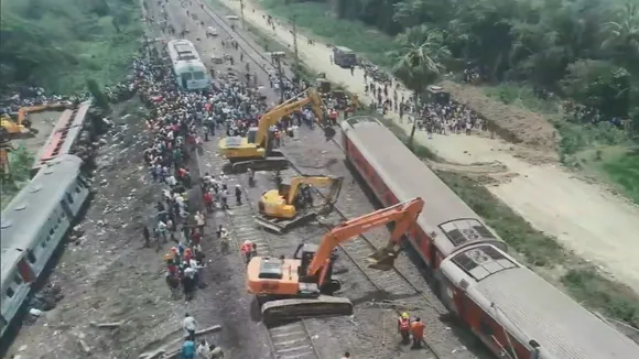 Chennai Coromandel Express Derailed Live Updates