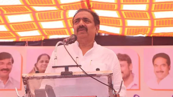 Maharashtra Politics : મહારાષ્ટ્રના રાજકારણમાં ઉથલપાથલ હજુ પણ ચાલુ જ છે. જયંત પાટીલે (Jayant Patil) કહ્યું, "દરેક વ્યક્તિએ આ ઘટના માટે માફી માંગી છે. તેઓએ તેમાંથી કોઈ રસ્તો કાઢવા વિનંતી કરી છે. શરદ પવારે (Sharad Pawar) કોઈ પ્રતિક્રિયા આપી નથી."