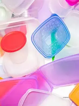 Health Tips : plastic container (unsplash)