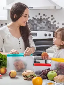 Health Tips : plastic container (unsplash)