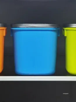 Health Tips : plastic container (unsplash)